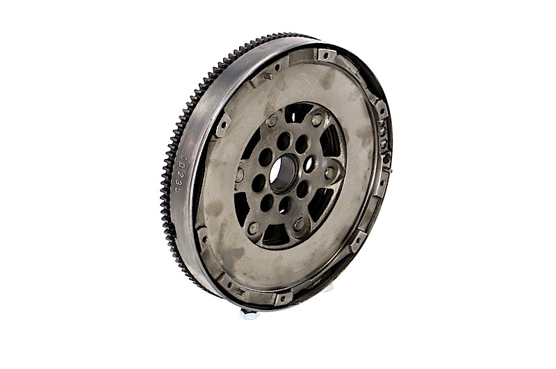 REMANTE 009-001-000039R Volano Suzuki Swift 3 1.3 DDiS (RS 413D) 75 PS Z 13 DTJ