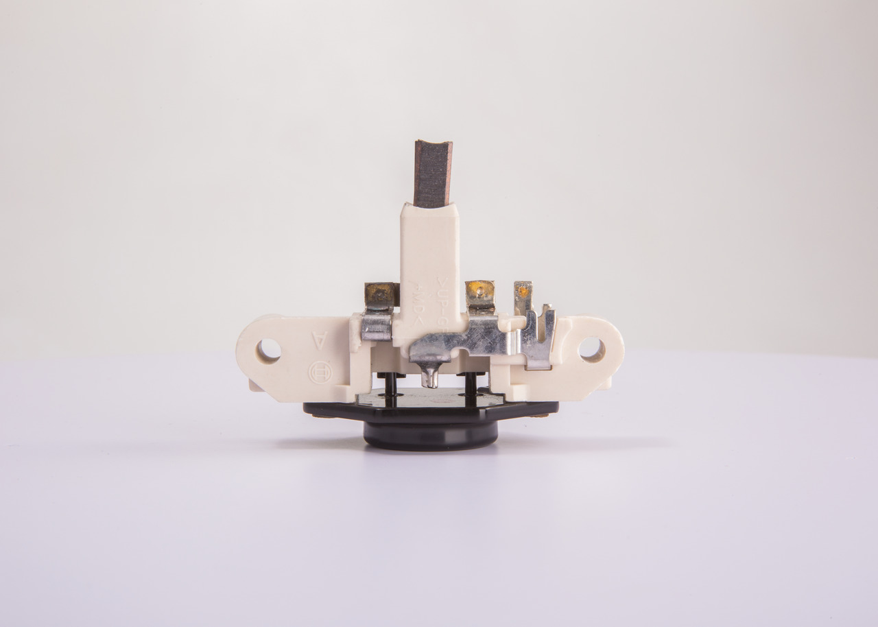 BOSCH 1 197 311 523 Laderelæ Ford Fiesta Mk4 1.0 i 52 HK ZH10JRB