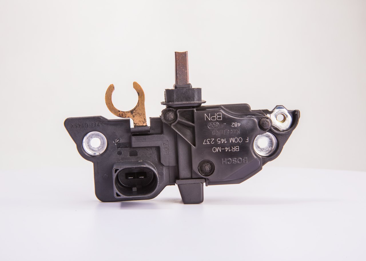 BOSCH F 00M 145 237 Lichtmaschinenregler Passat B5 2.3 VR5 4motion 170 PS AZX